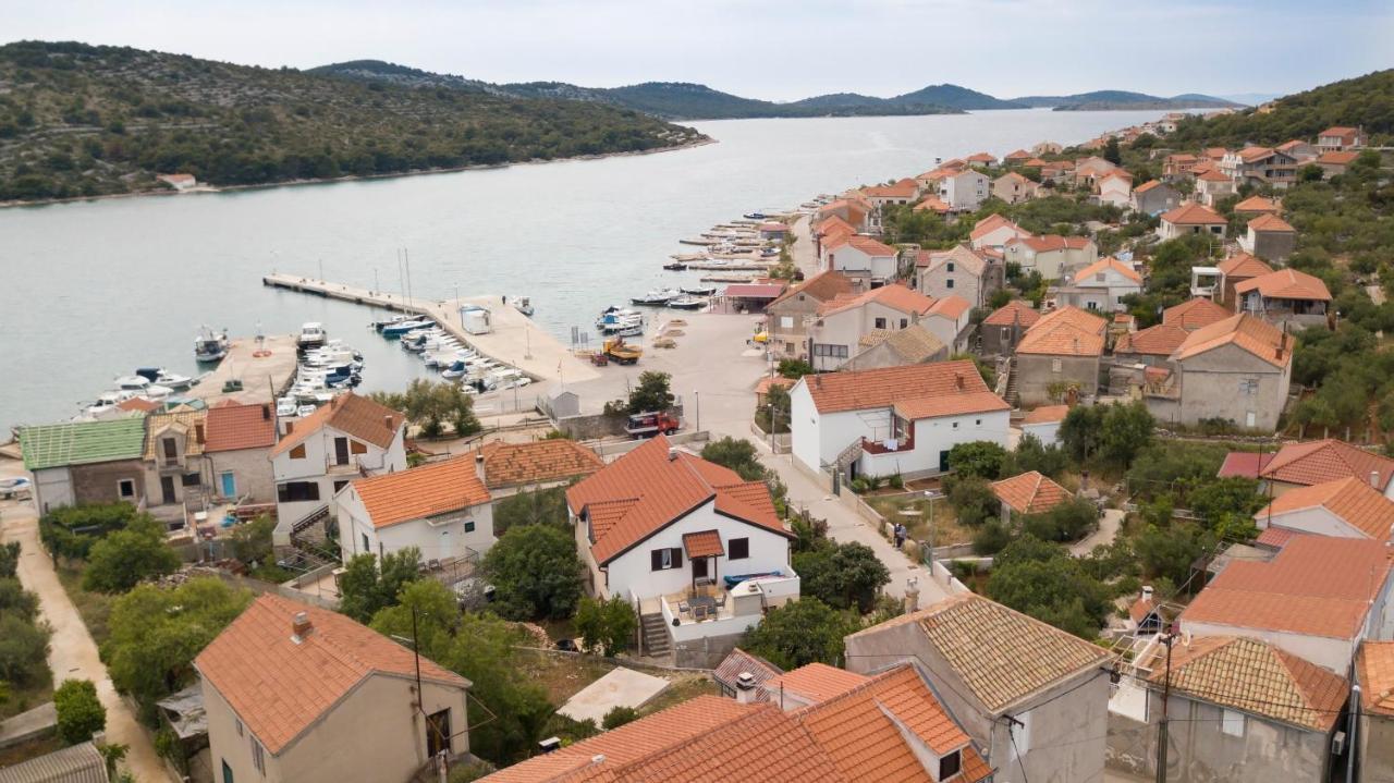 Kaprije Apartmani Tina I Ena Exterior foto