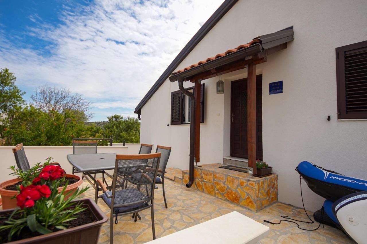 Kaprije Apartmani Tina I Ena Exterior foto