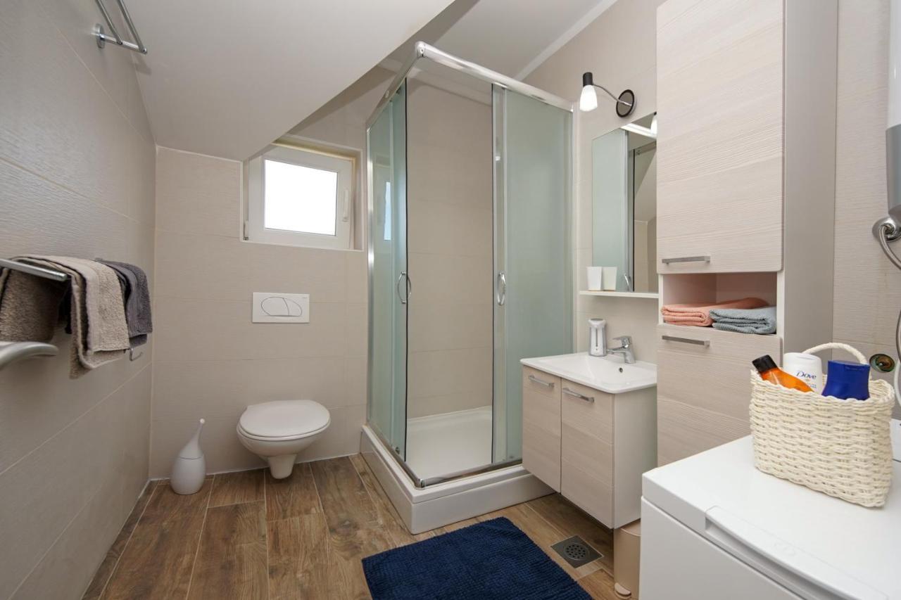 Kaprije Apartmani Tina I Ena Exterior foto