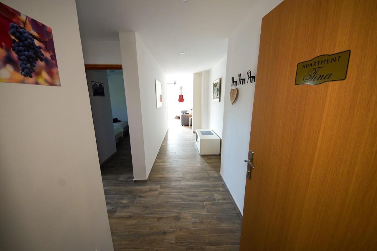 Kaprije Apartmani Tina I Ena Exterior foto